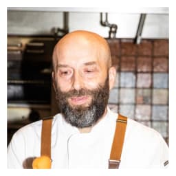 Restaurant employee 1