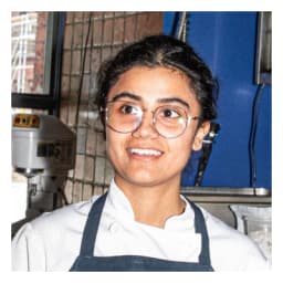 Restaurant employee 3