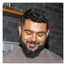 Restaurant employee 5