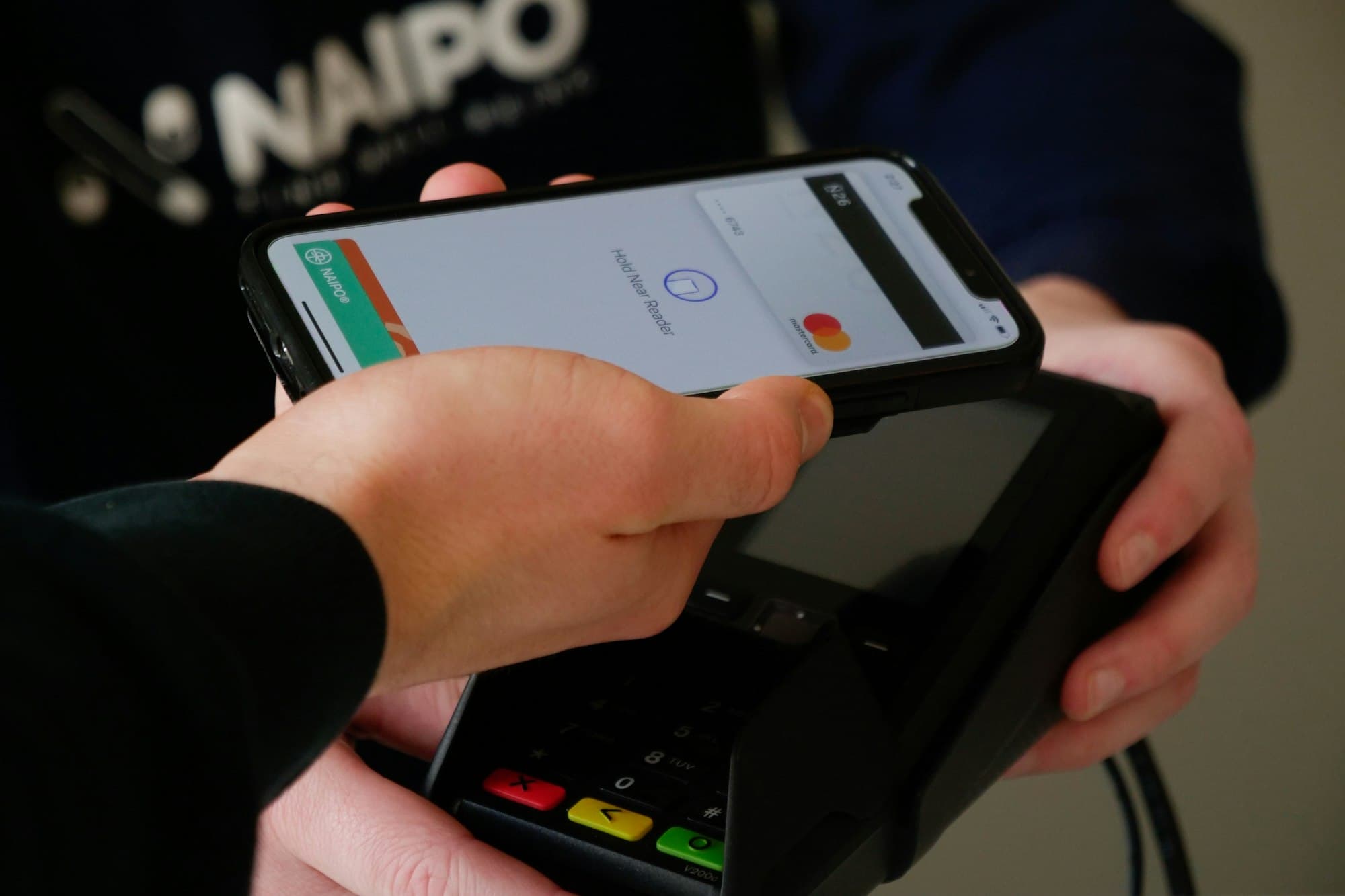 Contactless payment using smartphone and card terminal